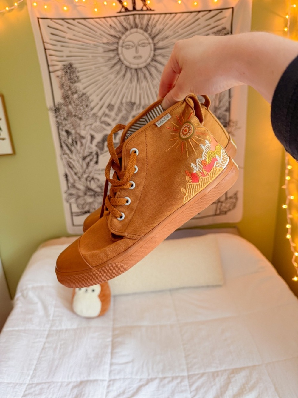 BANGS Sunrise Mountain Embroidered High Top Sneakers Womens 8.5